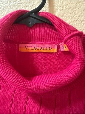 Vilagallo Bright Hot Pink Ribbed Turtleneck Sweater